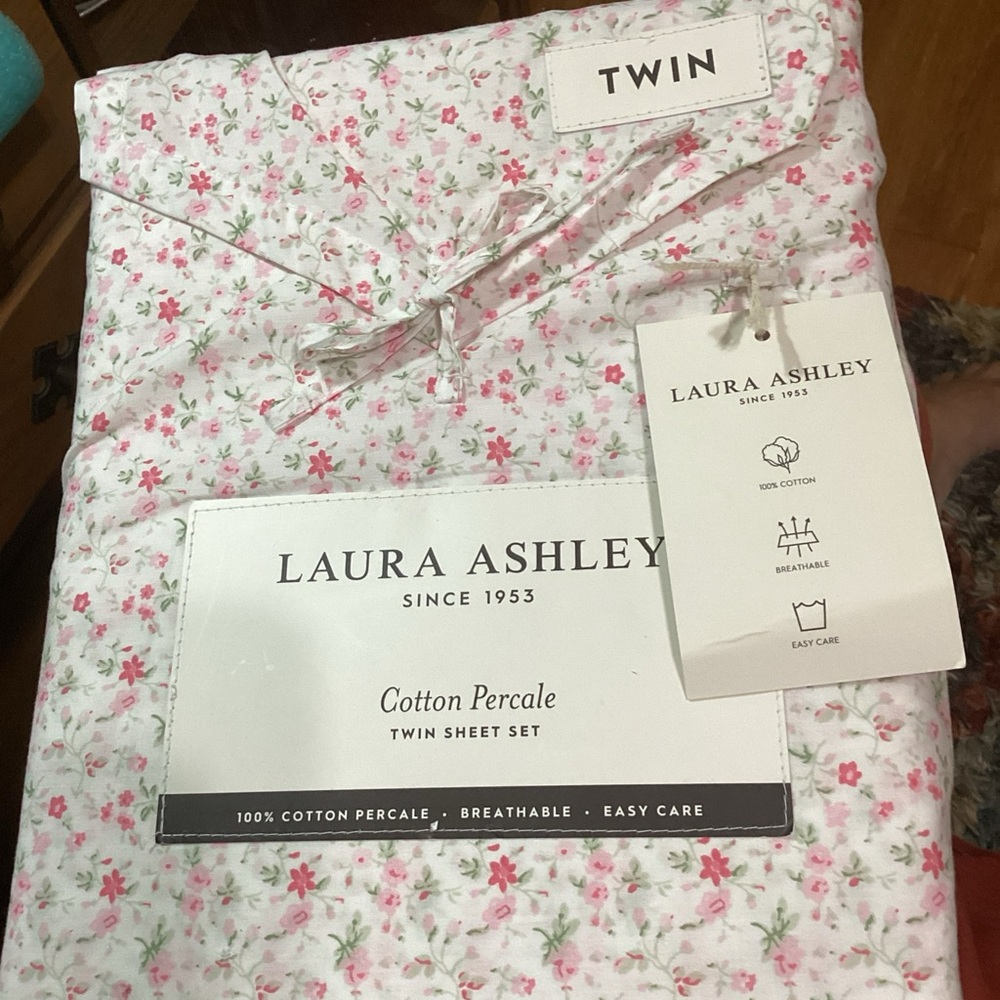 Laura Ashley Twin Sheet Set - Pink Floral Design 100% Cotton Percale